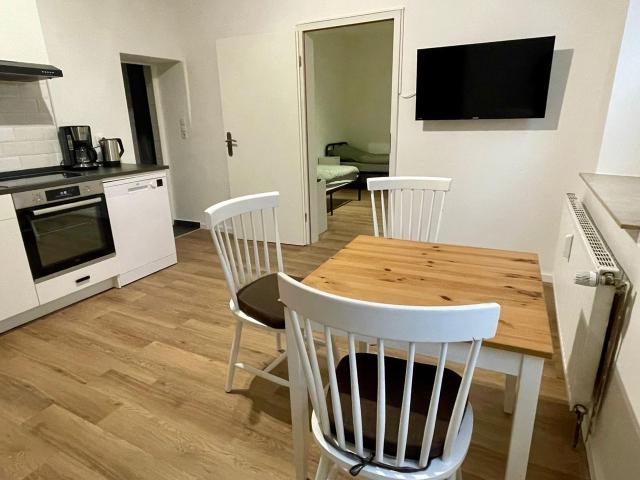 Fitter's apartment / employee accommodation for up to people – fully furnished, Krefeld Amsterdam Apartments for Rent