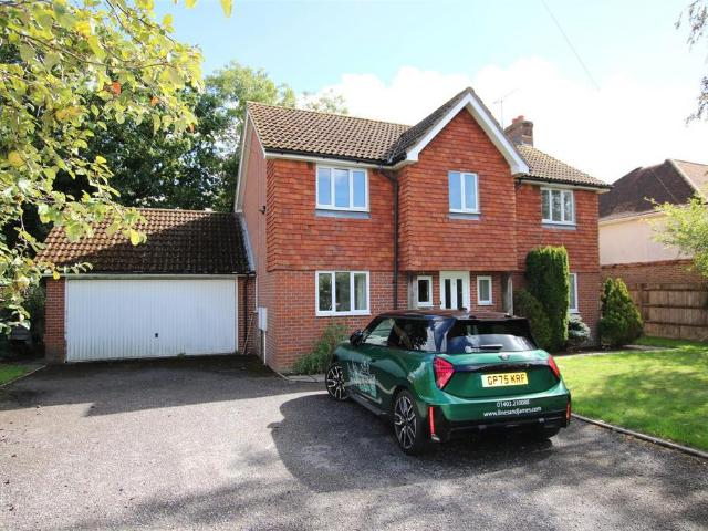 FITZALAN ROAD, HORSHAM 4 bed detached house to rent £2,250 pcm £519 pw