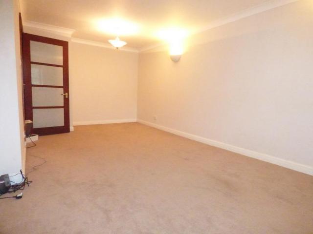 Fitzgerald Place, Beckenham BR3 2 bed ground floor maisonette to rent £1,725 pcm £398 pw