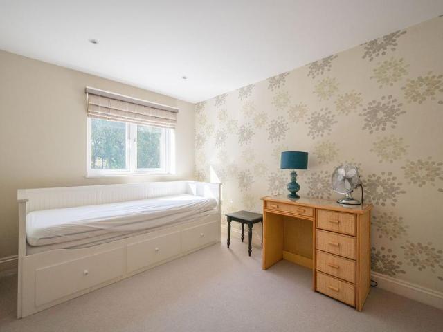 Fitzhugh Grove, Wandsworth Common. 2 bed flat to rent £2,145 pcm £495 pw