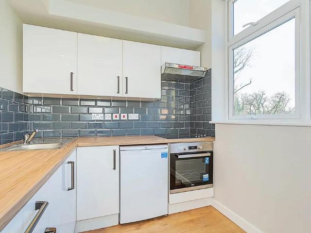 Fitzjohns Avenue, Hampstead, London NW3 1 bed flat to rent £1,733 pcm £400 pw