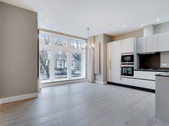 Fitzjohns Avenue, Hampstead, London NW3, 1 bed flat to rent, £3,085 pcm | PrimeLocation