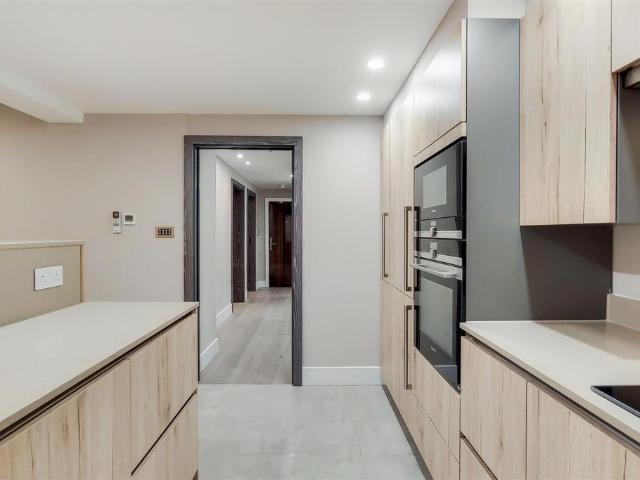 Fitzjohns Avenue, Hampstead, London, NW3 2 bed apartment to rent £5,200 pcm £1,200 pw