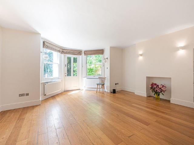 Fitzjohns Avenue, Hampstead, London, NW3 3 bed flat to rent £4,250 pcm £981 pw