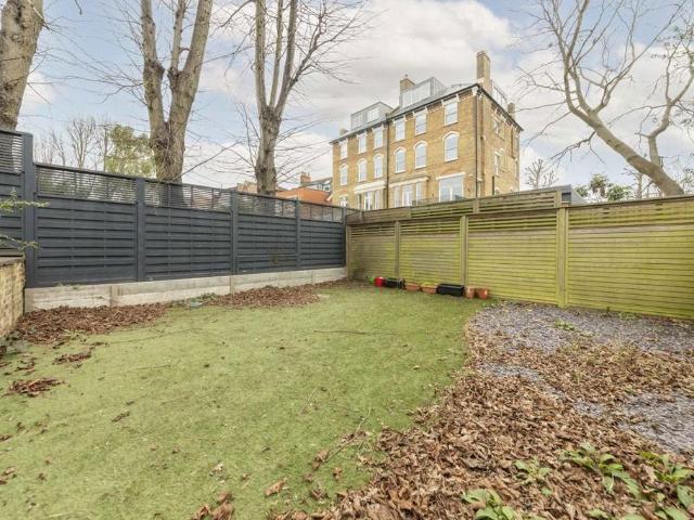 Fitzjohns Avenue, London NW3 2 bed flat to rent £3,000 pcm £692 pw