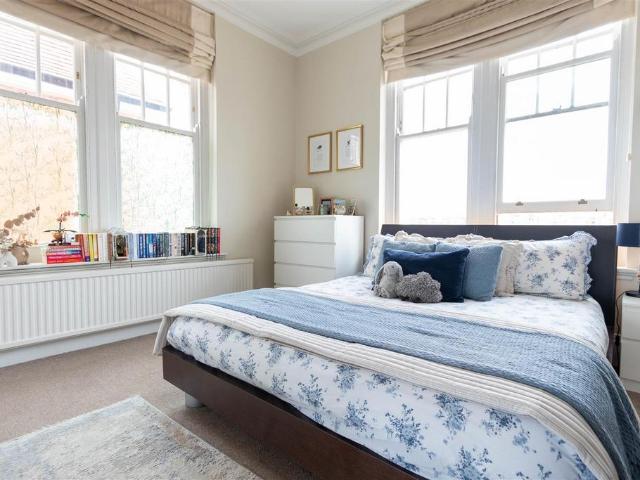 Fitzjames Avenue, West Kensington, W14 3 bed apartment to rent £4,100 pcm £946 pw