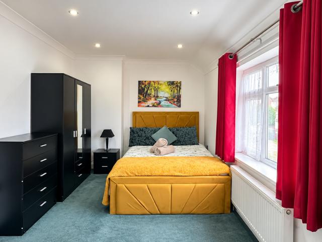 Fitzstephen Road, Dagenham RM8 3 bed terraced house to rent £2,600 pcm £600 pw