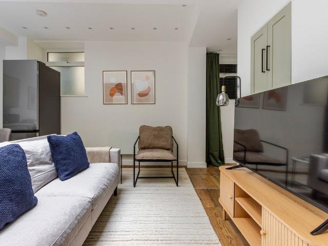 Fitzrovia W1T, Studio to rent, £2,670 pcm | PrimeLocation