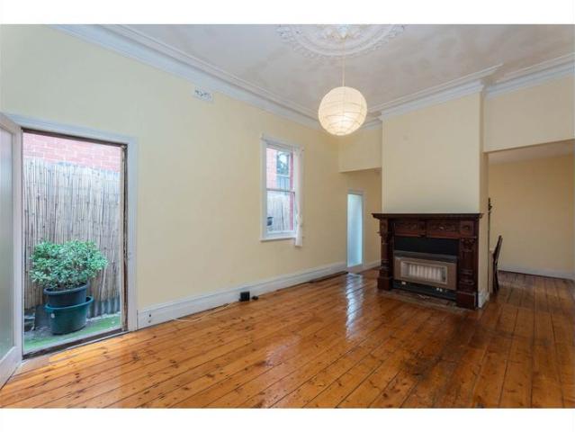 FITZROY Freshly Painted Large 3 BR Edwardian Terrace with New Bathroom