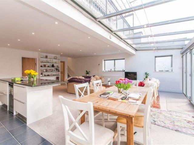 Fitzroy Park, Highgate, N6 3 bed terraced house to rent £6,249 pcm £1,442 pw