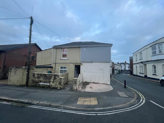 Fitzroy Street, Sandown, Isle Of. 2 bed flat to rent £725 pcm £167 pw