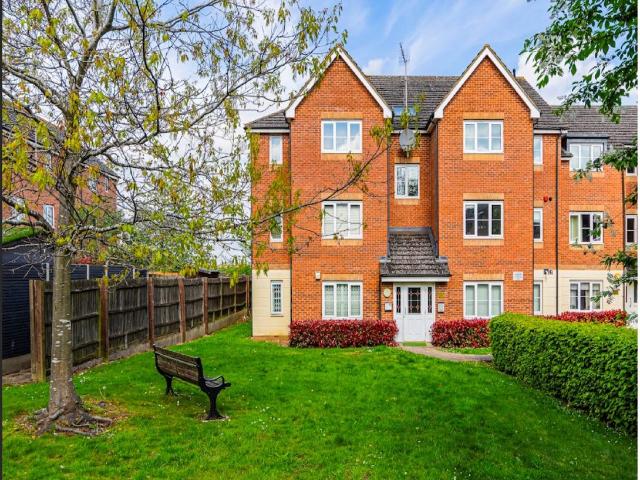 Fitzwilliam Court, Eaton Way, Borehamwood, Hertfordshire WD6, 2 bed flat to rent, £1,700 pcm | PrimeLocation