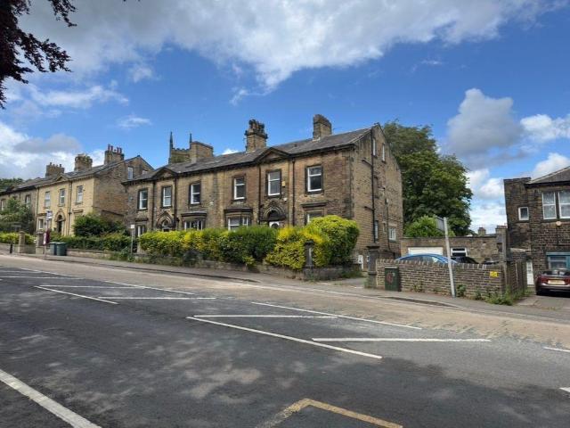 Fitzwilliam Street, Huddersfield 1 bed apartment to rent £825 pcm £190 pw