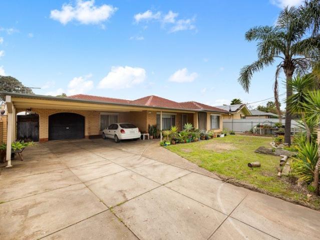 Fit for a KING! 4 Bedroom solid brick home on 660sqm Approx. Allotment with a 19.5m Street Frontage
