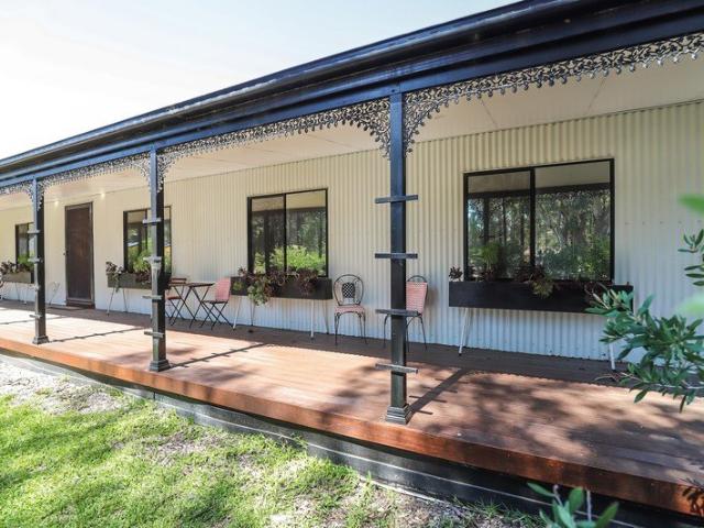 Five Bedroom Energy Efficient Home on 3,037m² in a Peaceful Cul de Sac