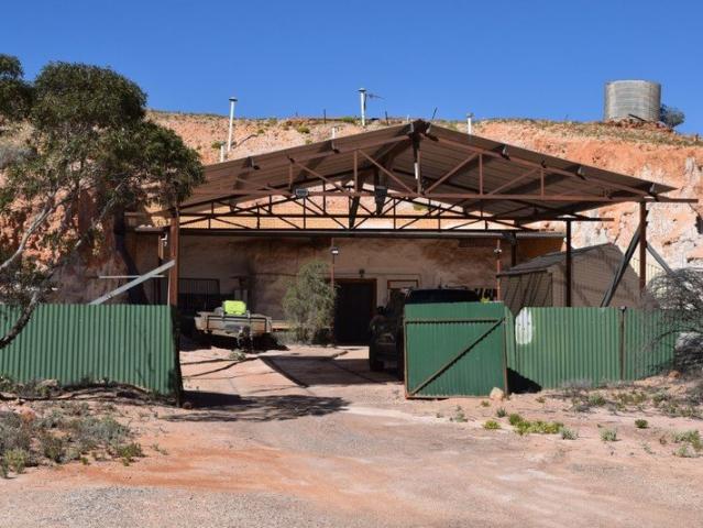 Five bedroom family dugout