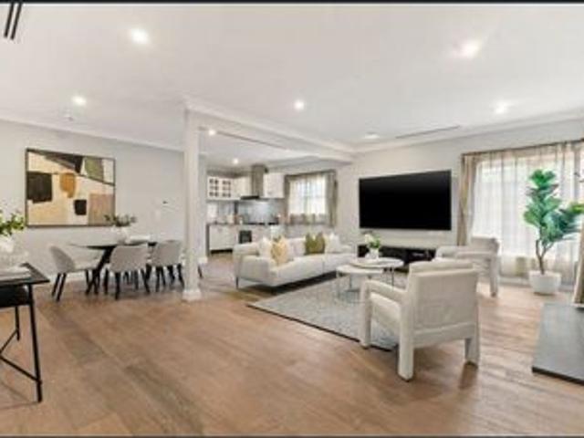 Five Bedroom Family Haven In The Prestigious Bentleigh East!