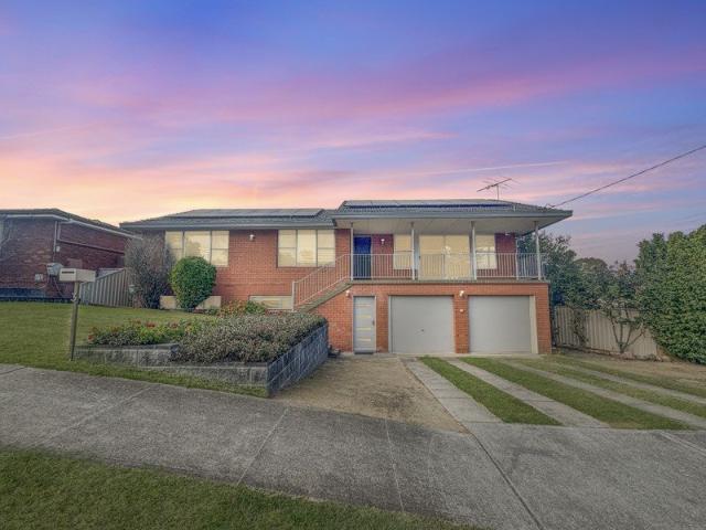 Five Bedroom Family Home | Flexible Living | Huge 4 Car Garage