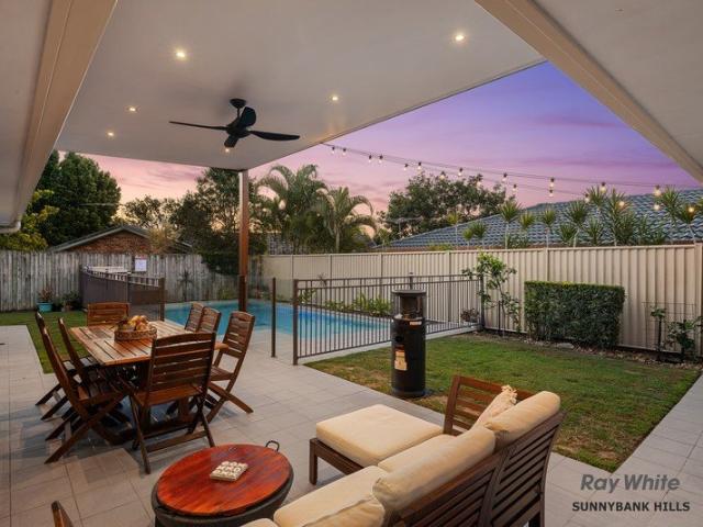 Five Bedroom Family Home with Pool & Entertainer's Backyard