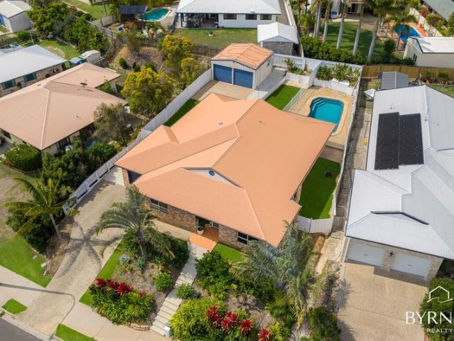 FIVE BEDROOM FAMILY HOME WITH POOL + SHED IN THE HEART OF TELINA