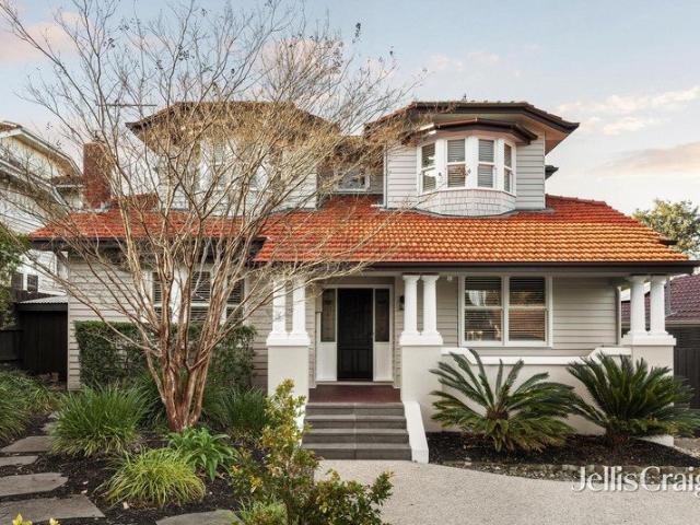 Five Bedroom Family Living in Camberwell