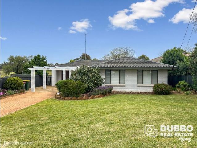 FIVE BEDROOM FURNISHED HOUSE NEAR DUBBO'S CBD