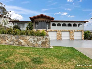 Five Bedroom Home With Self Contained Downstairs Unit