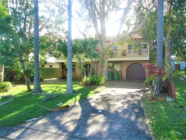 Five Bedroom Home in Shelly Beach