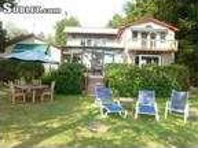 Five+ Bedroom In New London