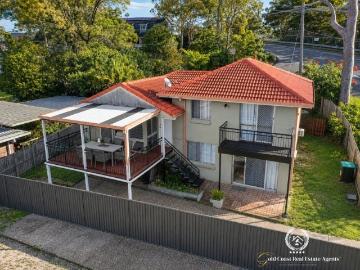 Five Bedroom Multilevel Home with Surfers Paradise Skyline Views