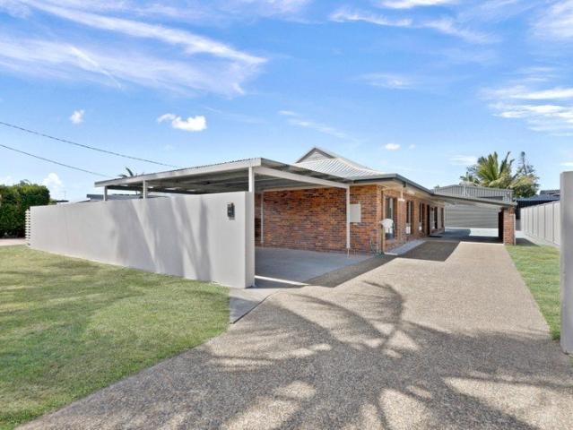 FIVE BEDROOM PROPERTY CLOSE TO THE BEACH INCLUDING SHED