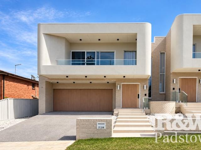 Five Bedroom Residence with Multiple Ensuites and Double Garage