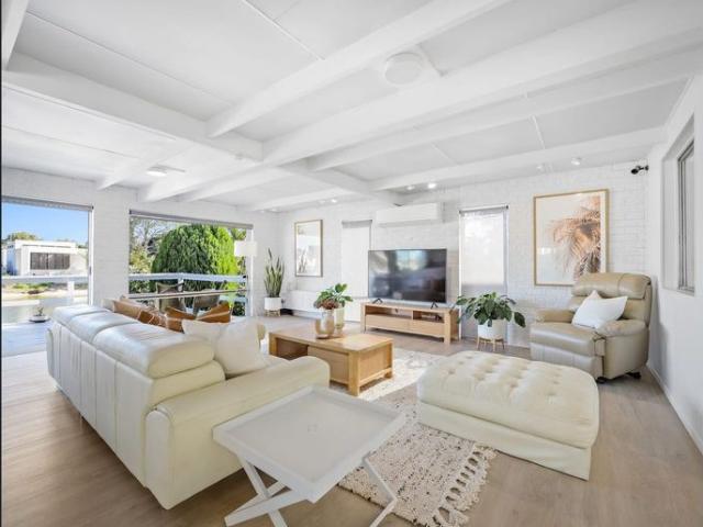 Five bedroom Waterfront Home