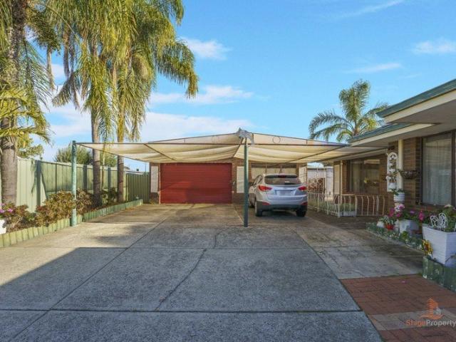 RARE 920SQM PRIME LAND WTH A LARGE FIVE BEDROOM TWO BATHROOM HOME