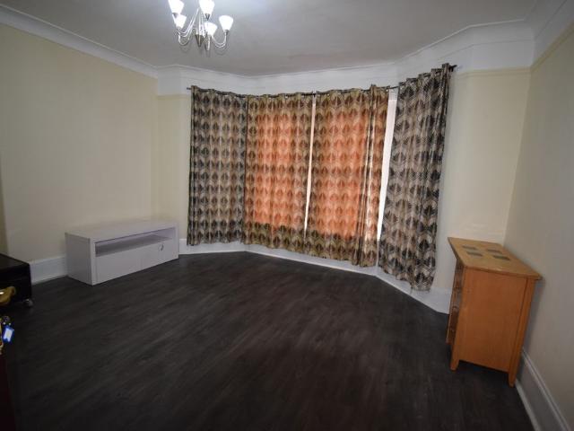 Five ensuites off ilford lane ideal for supported care £4000