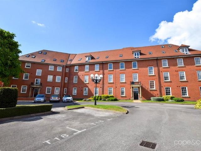 Five Lamps House, Belper Road, Derby. 3 bed flat to rent £1,075 pcm £248 pw