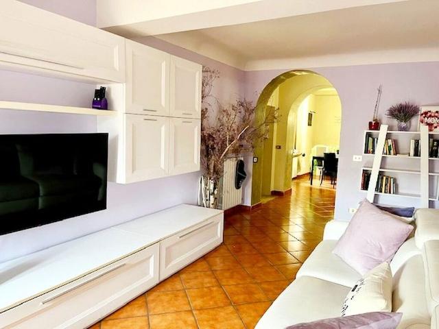 Five rooms Apartment half furnished, elegant apartment for rent in the Castelvecchio Verona San Zeno