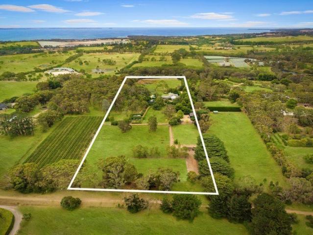 Five Star Country Estate with Ocean Views