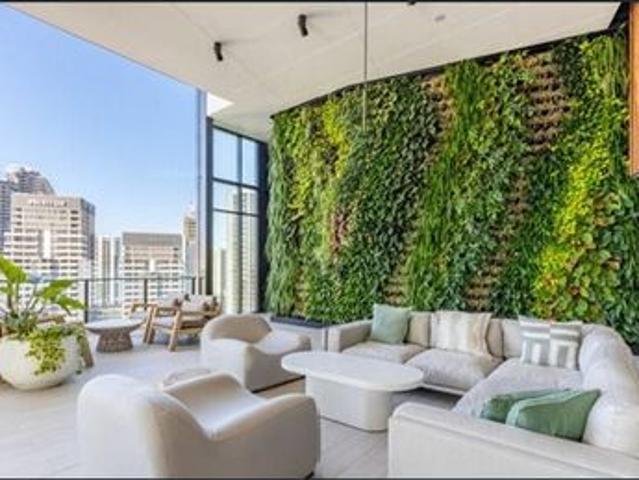Five Star Apartment in Broadbeach