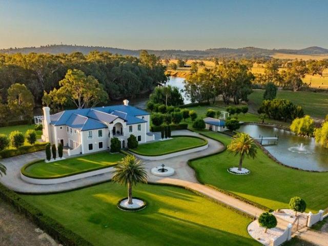 FIVE STAR LUXURY ON THE MURRUMBIDGEE RIVER