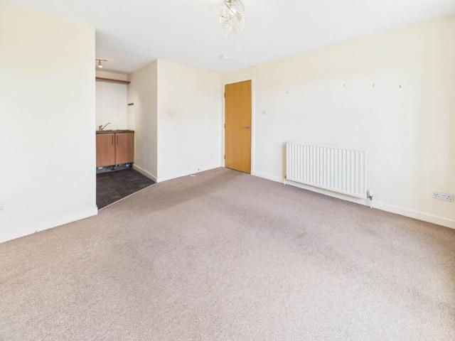 Fixed Price £895 pcm Available Now Unfurnished