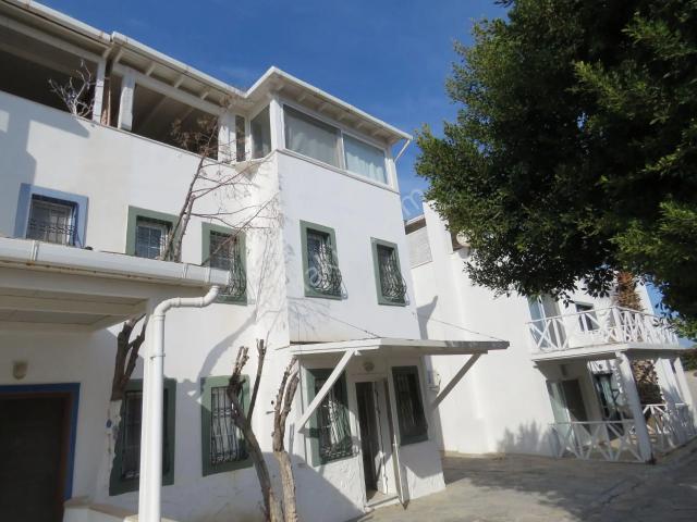 Fiyatı Düştü! Yalıkavak'ta Deniz Manzaralı Site İçerisinde Satılık Villa