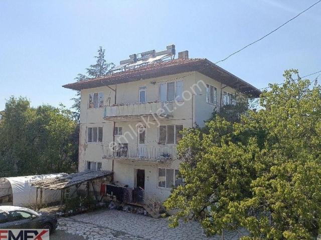 Fiyat Düştü Yeşilova Satılık 3 Katlı Müstakil Ev