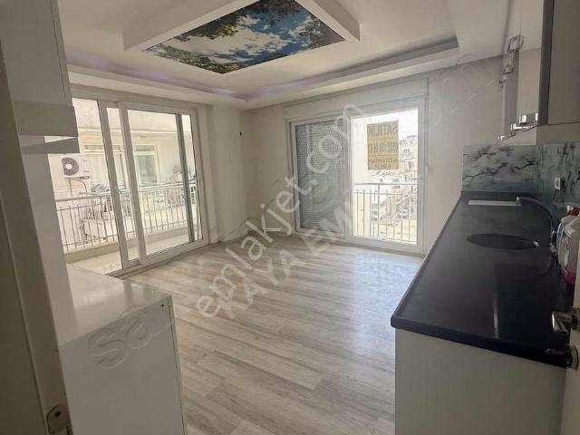 Fiyatı Düştü Ayrı Mutfaklı Asansörlü 180 M2 3 Banyolu 4+1