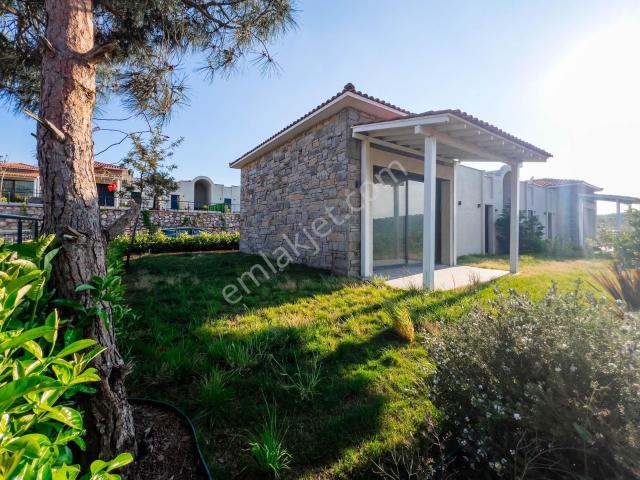 Fiyat Fırsatı! Marka Projede Tek Katlı Bahçeli Villa/iskanlı