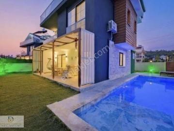 Foça Mahallesinde Kiralık 3+1 Tripleks Villa