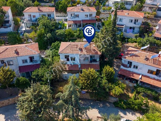 Foça Mercankent Sitesi'nde Satılık 2+1 Fırsat Villa