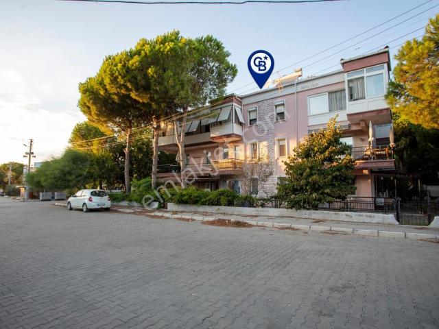 Foça Atatürk Mah. Satılık 2+1 Bahçe Katı Kapalı Mutfaklı Daire
