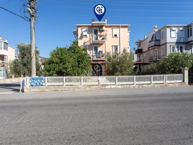 Foça Atatürk Mah. Satılık Tadilatlı 3+1 Bahçe Katı Daire