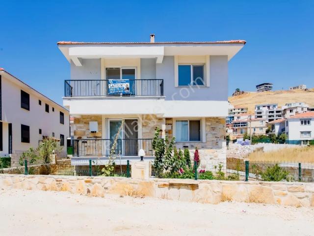 Foça Bağarası Kazım Dirik Mah. Satılık 2+1 Daire